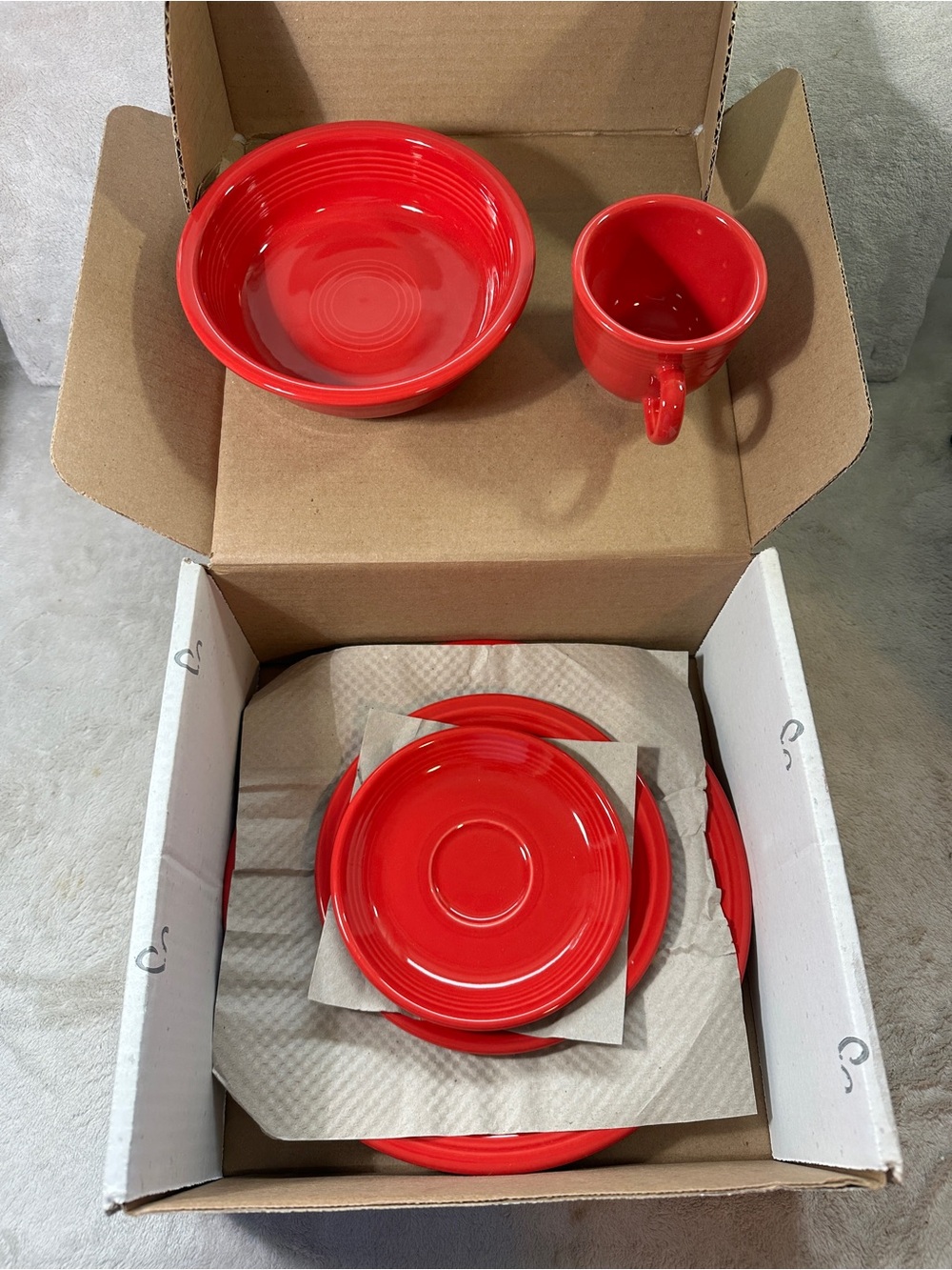 Fiesta Scarlet Ceramic 5-Piece Dinner Set Glossy Round Plate Bowl Cup